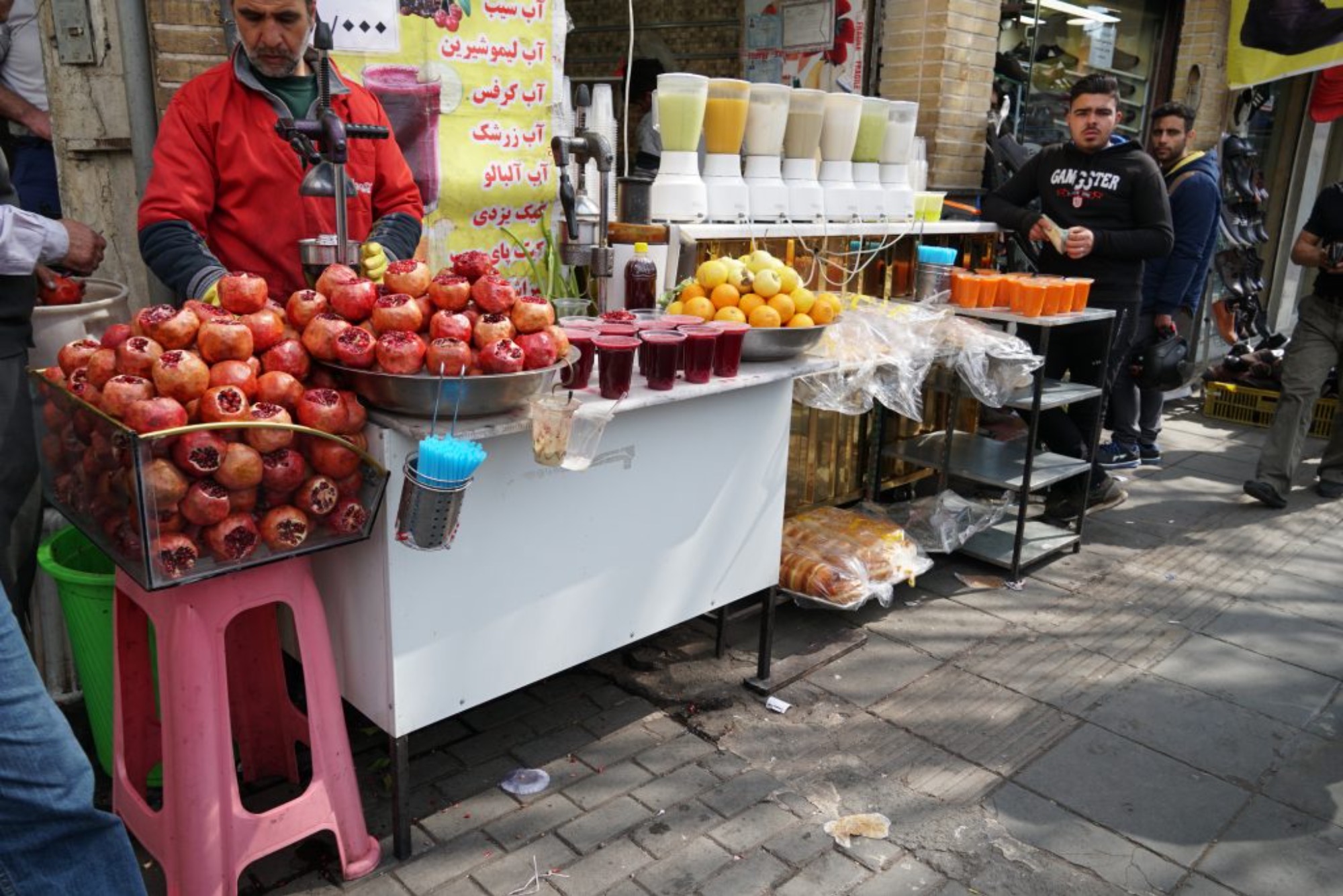 【スタッフの”ウラ”話】ザクロの季節がやってきた