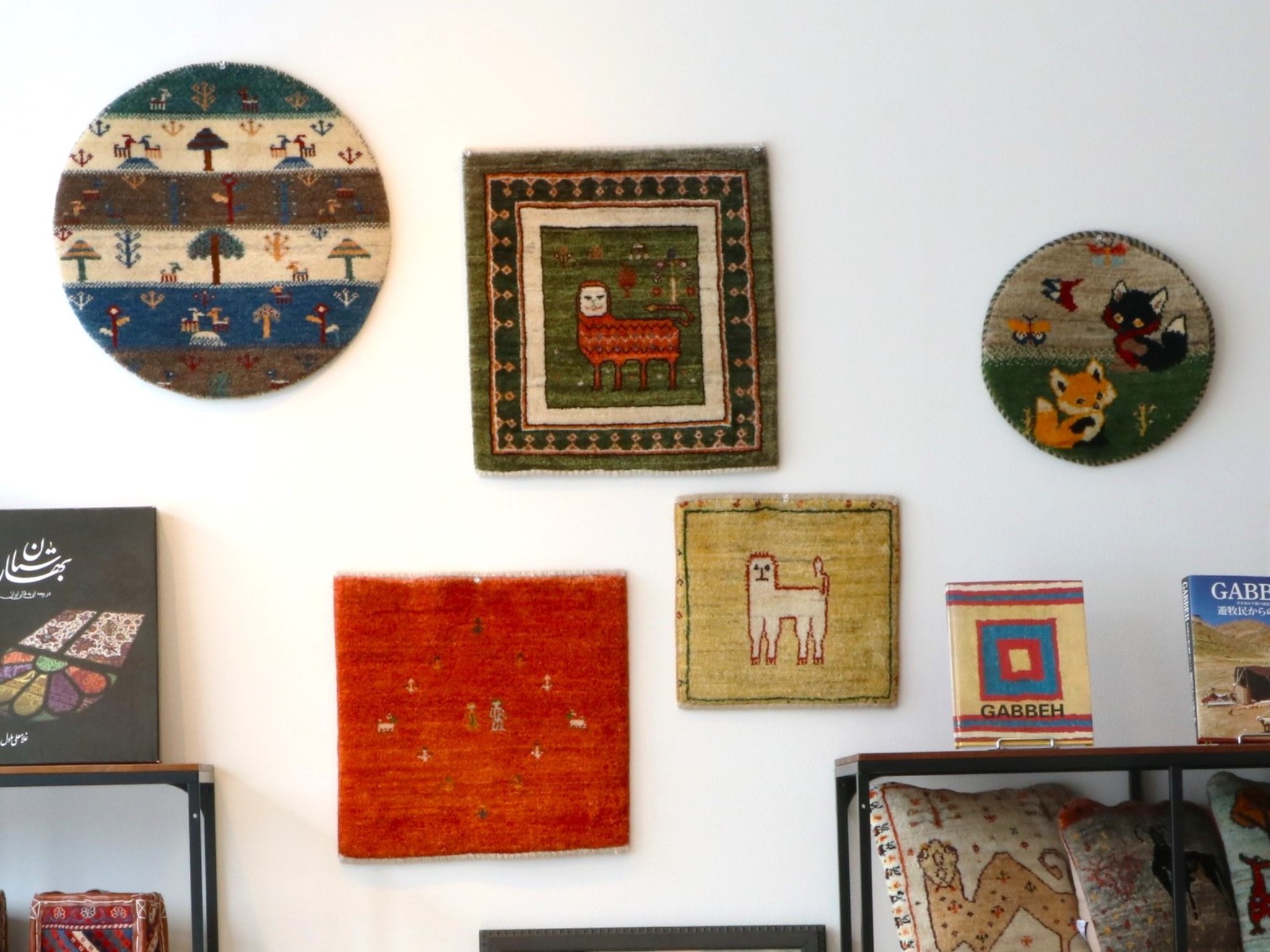 壁とミニギャッベ