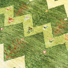 アマレ・196×152・緑・黄緑・原毛・ジグザグ・生命の樹・孔雀・リビングサイズ・アップ画