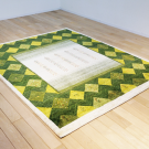 カシュクリ・194×155・緑・ジグザグ・四角・グラデーション・生命の樹・ラクダ・リビングサイズ・使用イメージ画