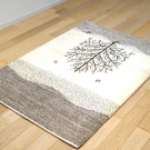 カシュクリ・123×84・ベージュ・茶色・原毛・生命の樹・鹿・山・玄関サイズ・使用イメージ画