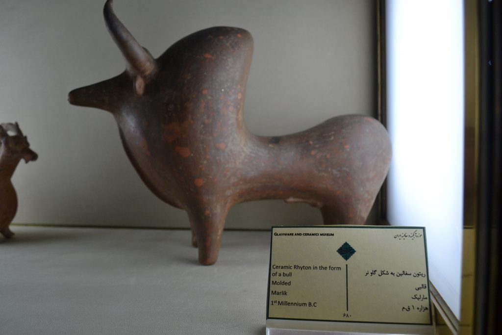 イランの首都テヘランにある、アーブギーネ博物館の古代陶磁器