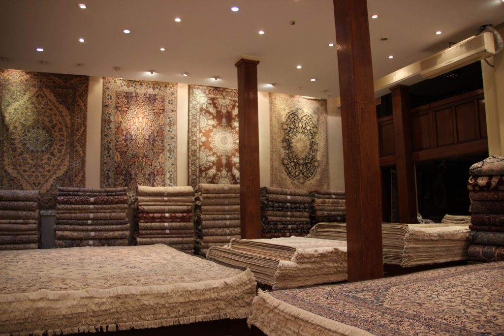 イランの首都テヘランのバザール内にある、カランタリの絨毯屋