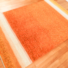 カシュクリ・187×123・オレンジ色・シンプル・小花柄・センターラグサイズ・使用イメージ画