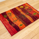 カシュクリランドスケープ・88×59・赤色・オレンジ色・羊・生命の樹・玄関サイズ・使用イメージ画