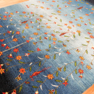 アマレ・252×176・青色・紺色・グラデーション・生命の樹・鳥・花・リビングサイズ・使用イメージ画