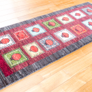 アマレ・150×54・茶色・赤色・ザクロの実・小花・キッチンサイズ・廊下・使用イメージ画