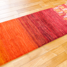 アマレ・169×54・麦・シンプル・赤色・グラデーション・廊下敷き・キッチンサイズ・使用イメージ画