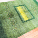アマレ・191×124・緑色・黄緑・木・花・センターラグサイズ・使用イメージ画