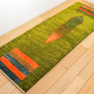 アマレ・153×49・緑色・オレンジ色・糸杉・鹿・廊下敷き・かまちサイズ・使用イメージ画