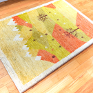 アマレランドスケープ・149×104・黄色・風景・山・生命の樹・センターラグサイズ・使用イメージ画