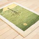 カシュクリランドスケープ・98×66・緑色・羊・生命の樹・遊牧生活・風景・月・太陽・玄関マットサイズ・使用イメージ画